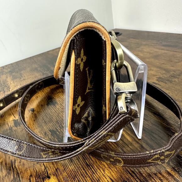 Louis Vuitton Vintage Monogram Florentine Pouch with Crossbody Strap Authentic - Picture 6 of 16